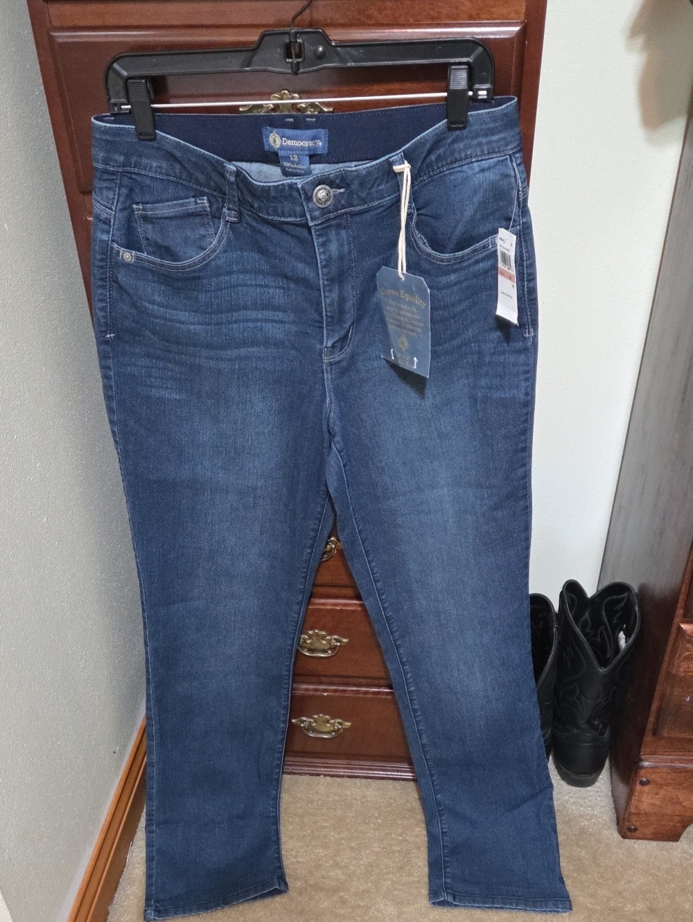 Democracy Women's Skinny Jeans in Medium Blue Wash - Picture 1 of 5